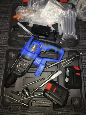 2 Batteries / Cordless Hammer Drill With Accessories
