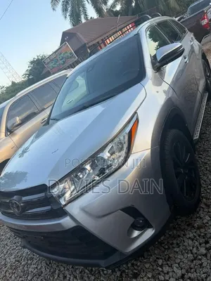 Toyota Highlander SE 4x4 V6 (3.5L 6cyl 8A) 2017 Brown