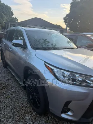 Toyota Highlander SE 4x4 V6 (3.5L 6cyl 8A) 2017 Brown