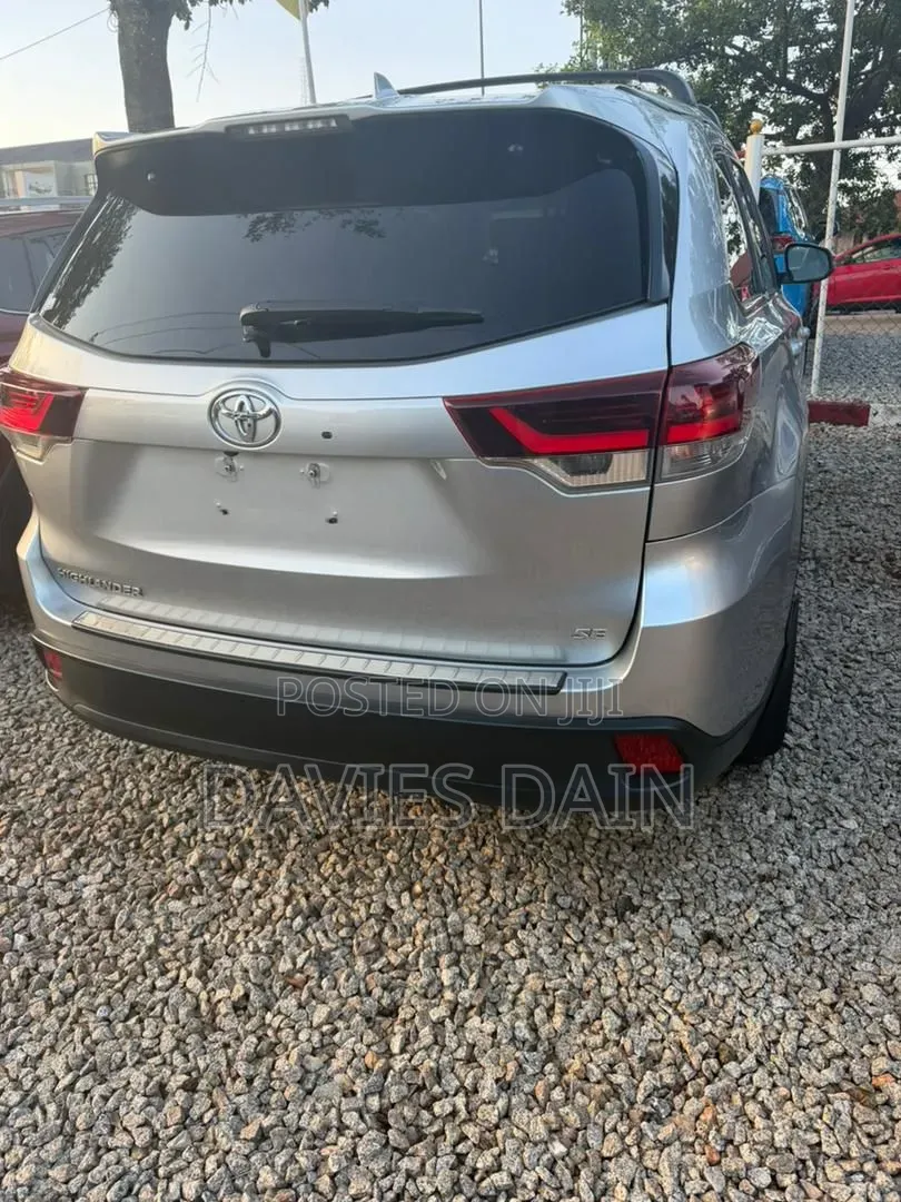 Toyota Highlander SE 4x4 V6 (3.5L 6cyl 8A) 2017 Brown