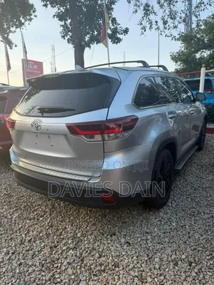 Toyota Highlander SE 4x4 V6 (3.5L 6cyl 8A) 2017 Brown