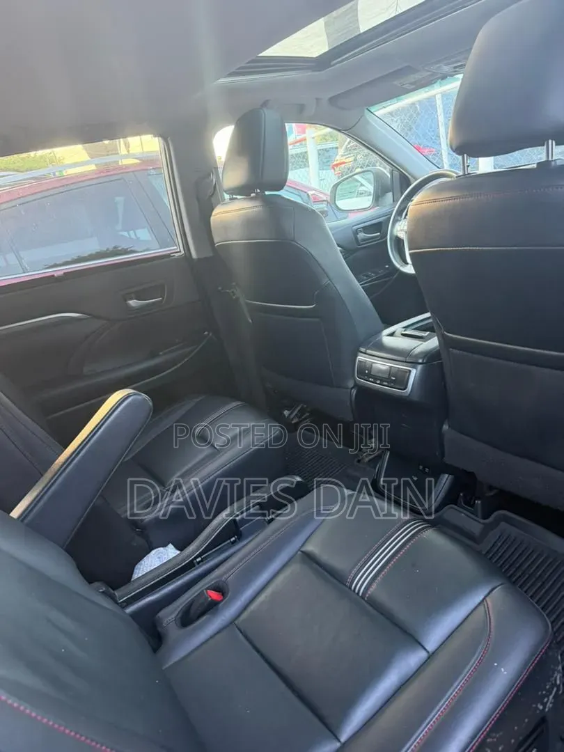 Toyota Highlander SE 4x4 V6 (3.5L 6cyl 8A) 2017 Brown