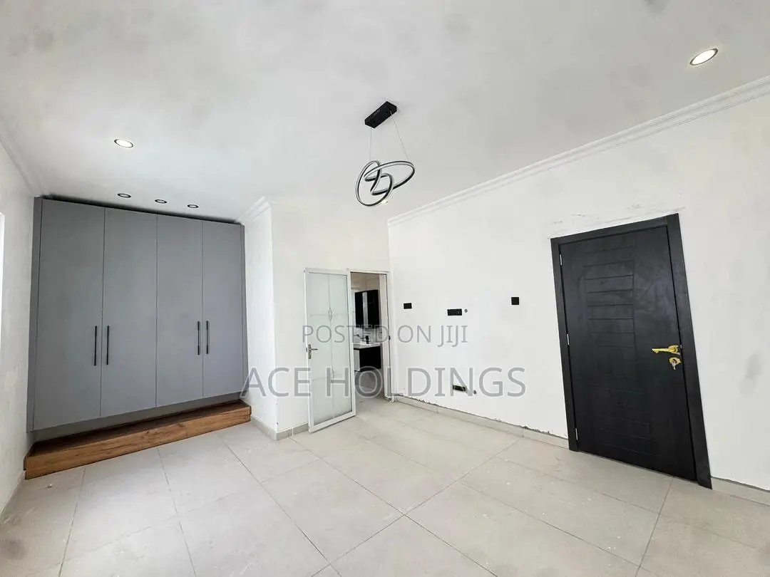 5bdrm Mansion in East Legon Hills for sale