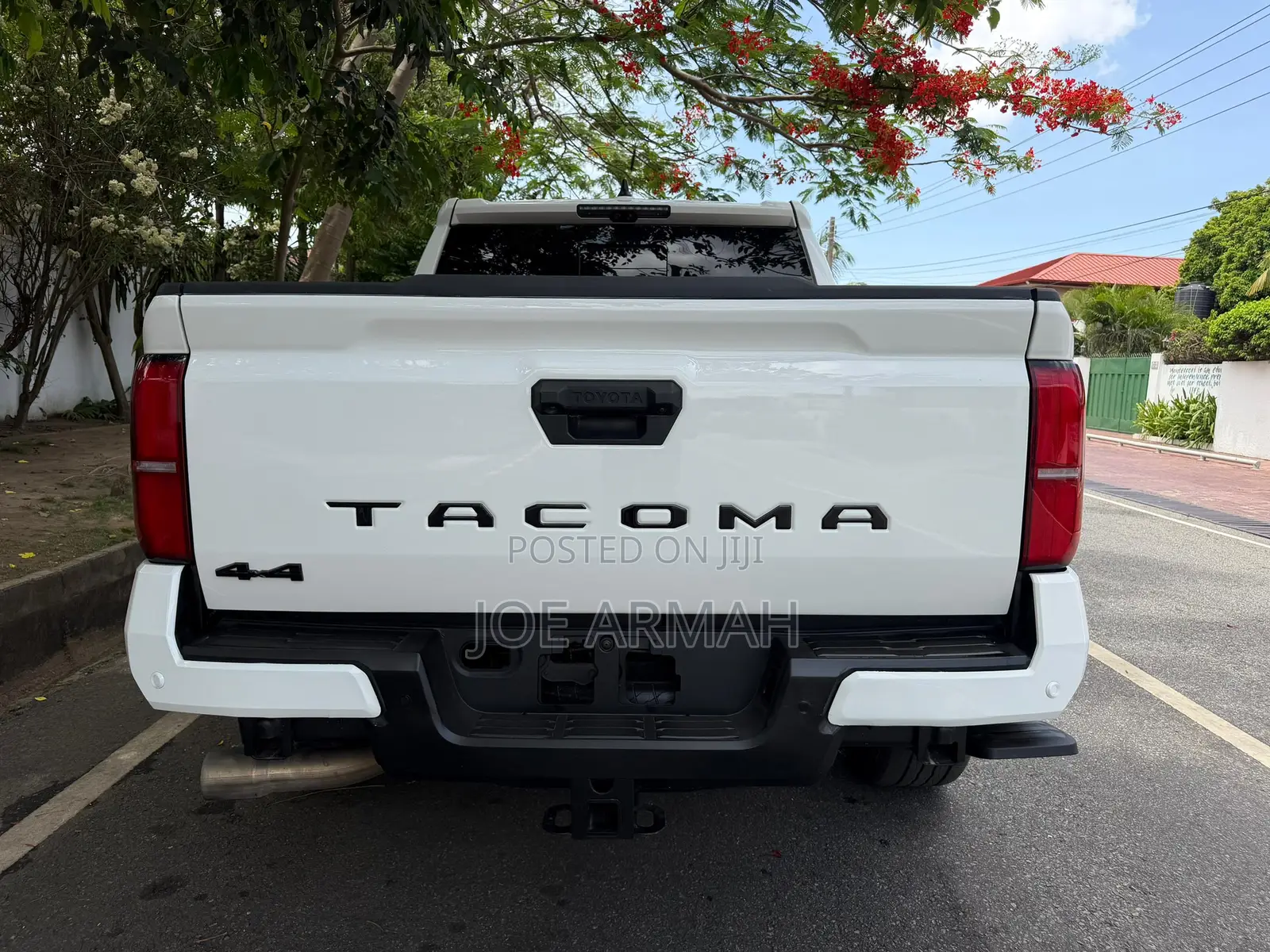 Toyota Tacoma 2024 White