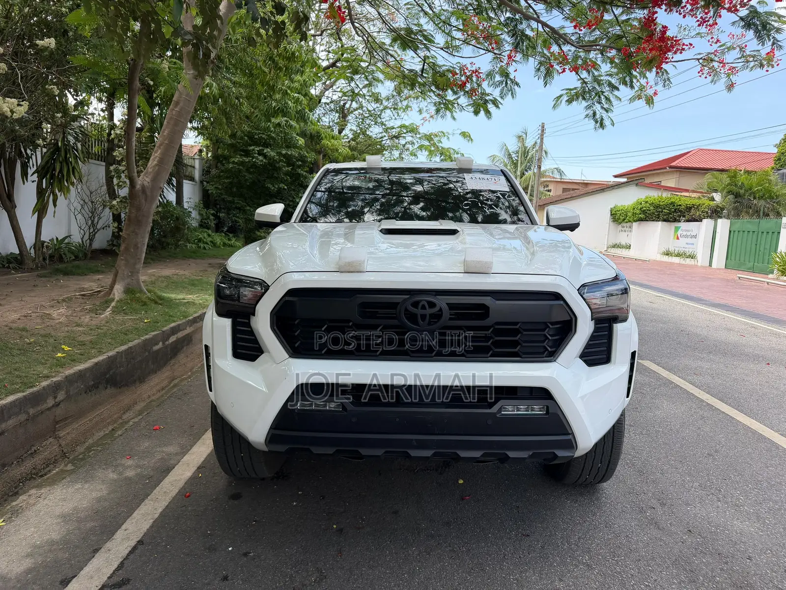 Toyota Tacoma 2024 White