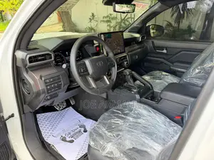 Toyota Tacoma 2024 White