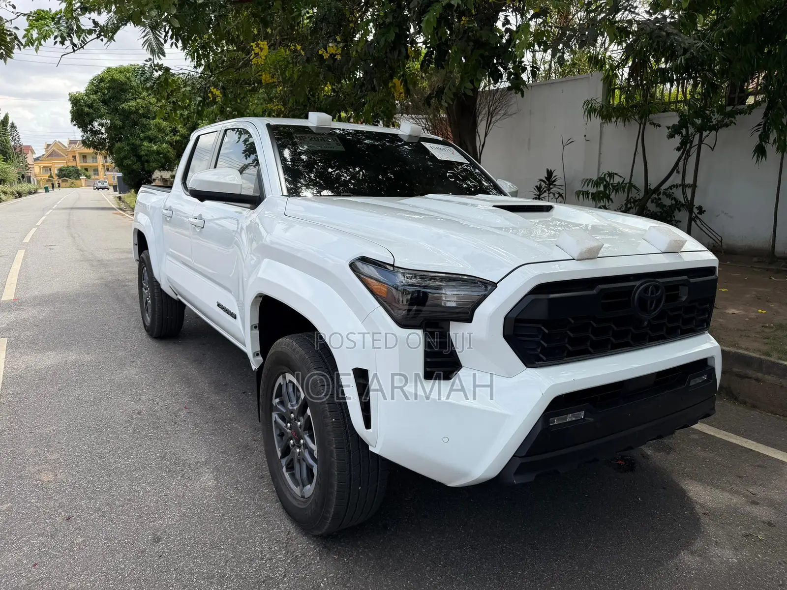 Toyota Tacoma 2024 White
