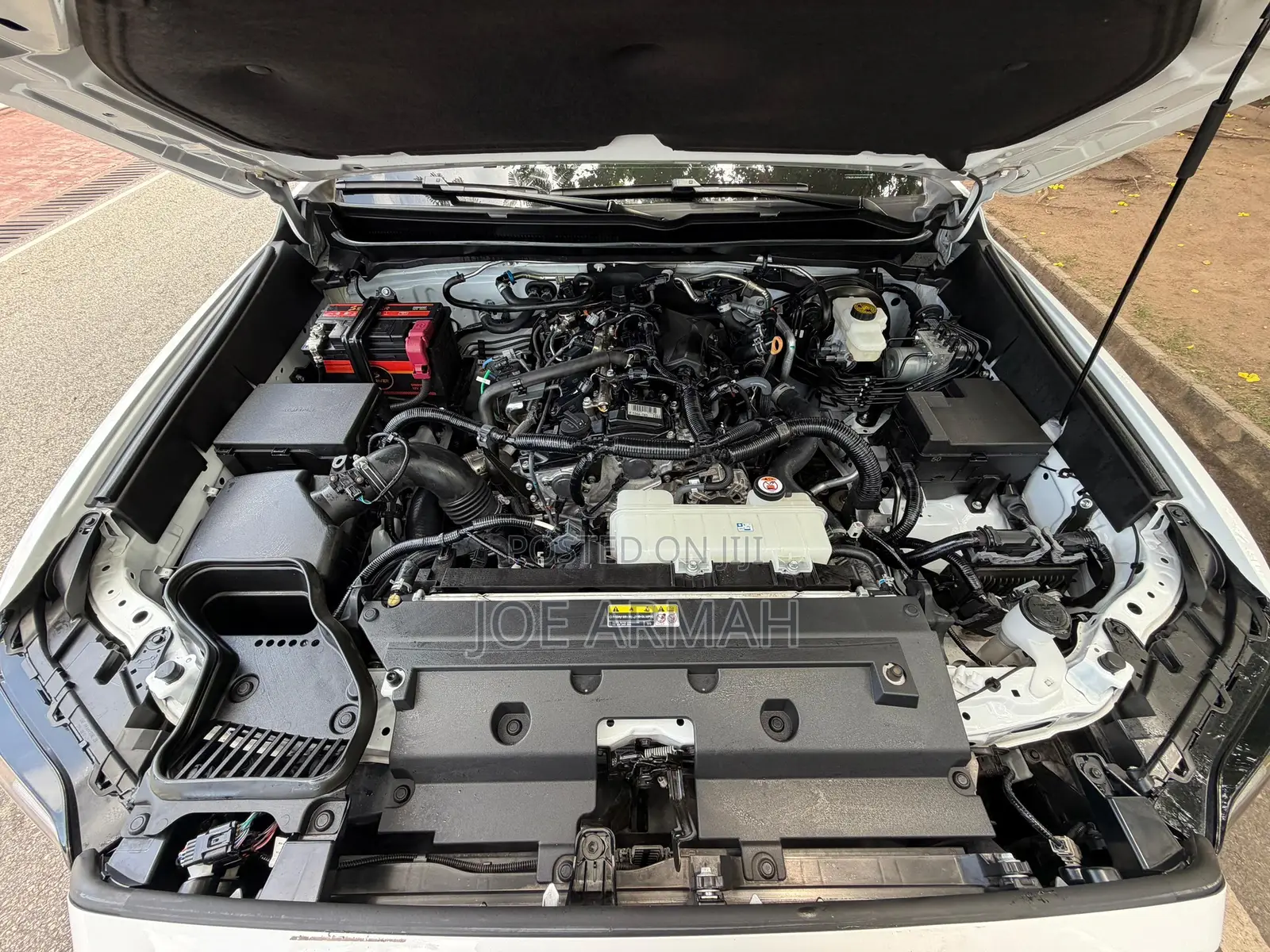 Toyota Tacoma 2024 White