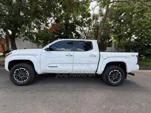 Toyota Tacoma 2024 White
