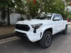 Toyota Tacoma 2024 White