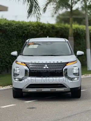 Mitsubishi Outlander SE 2024 White