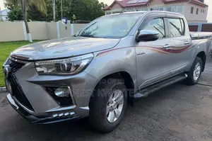 Toyota Hilux 2020 Gray
