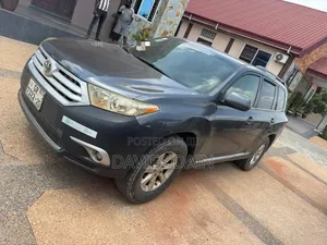 Toyota Highlander LE 4dr SUV AWD (3.5L 6cyl 6A) 2015 Gray