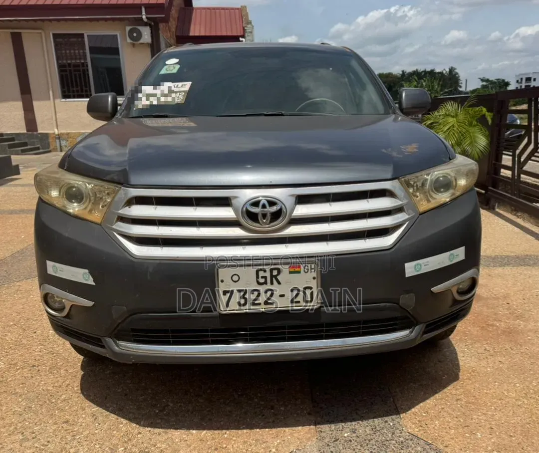 Toyota Highlander LE 4dr SUV AWD (3.5L 6cyl 6A) 2015 Gray