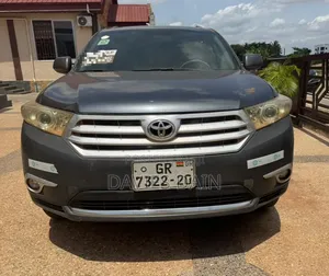 Toyota Highlander LE 4dr SUV AWD (3.5L 6cyl 6A) 2015 Gray
