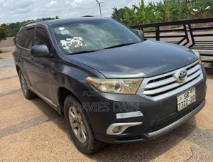 Toyota Highlander LE 4dr SUV AWD (3.5L 6cyl 6A) 2015 Gray