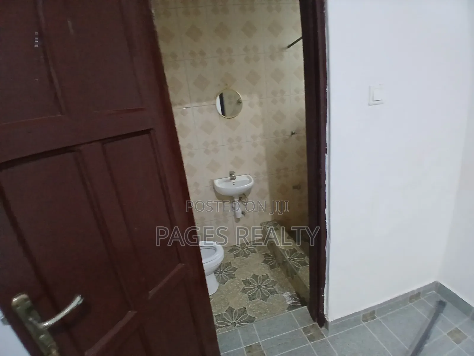 2bdrm Apartment in Agbogba Nyaho Rd, School Park Area for rent