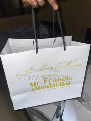 White Customized Paper Bags With Handle