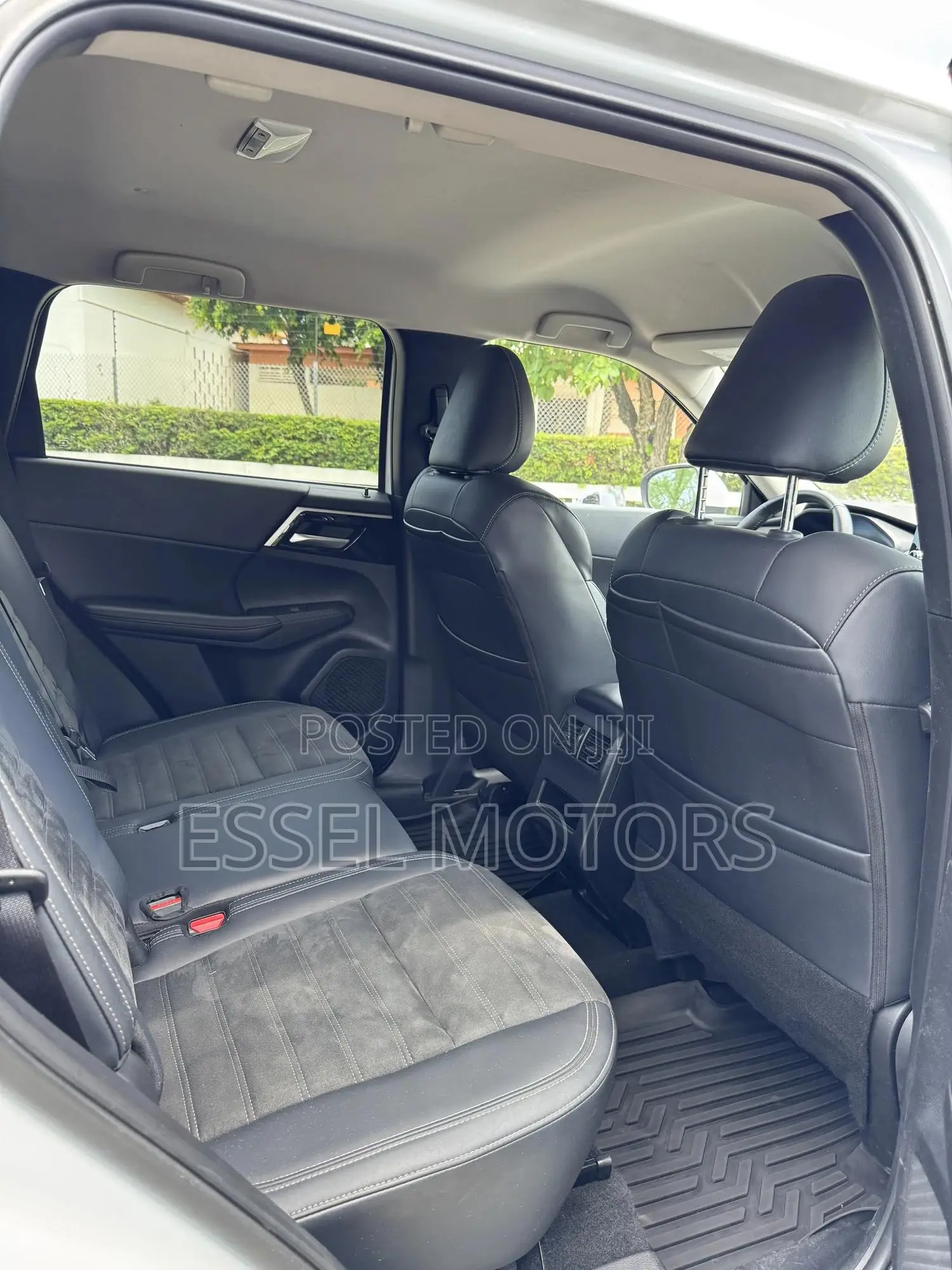 Mitsubishi Outlander SE 2024 White