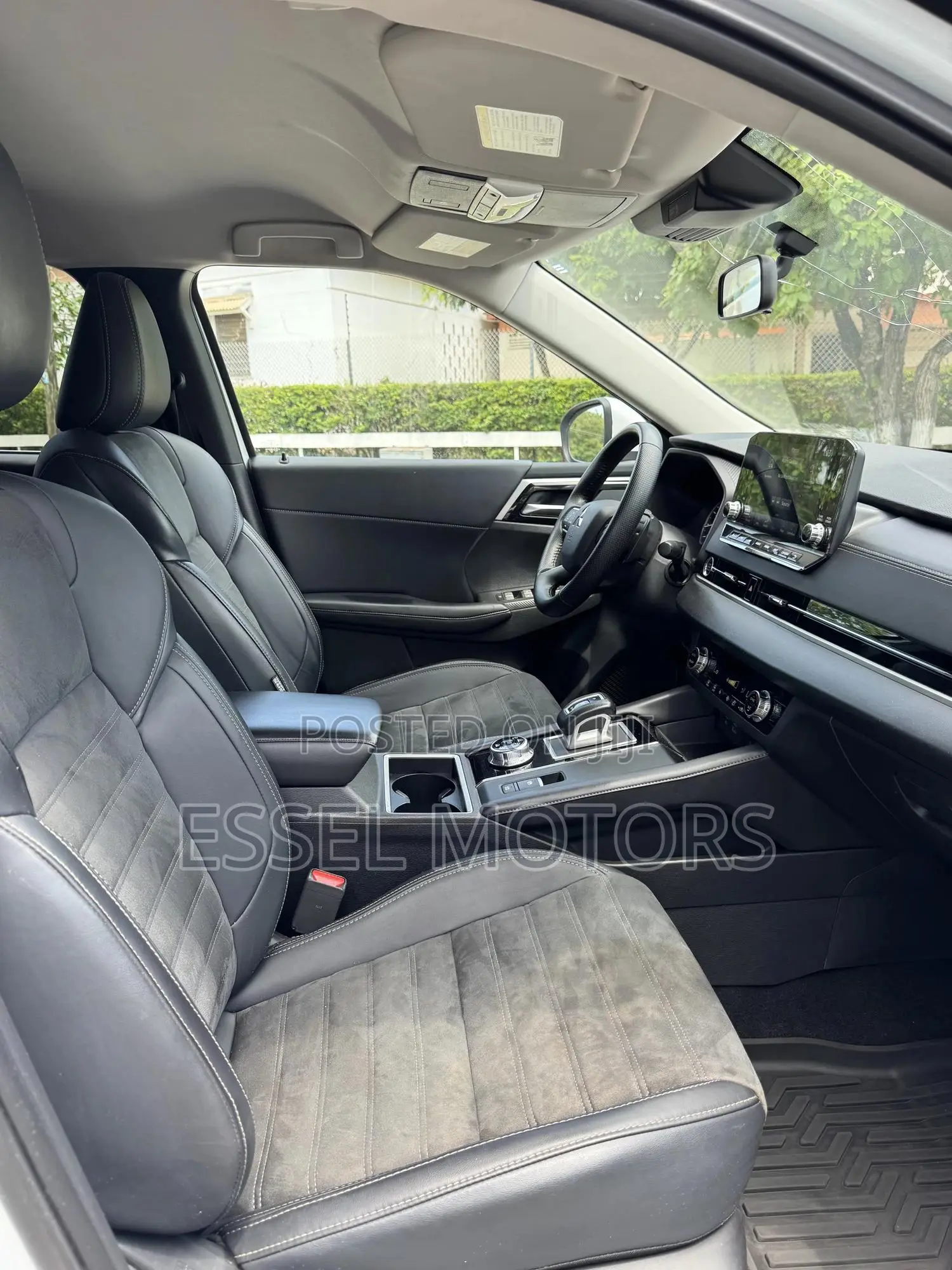 Mitsubishi Outlander SE 2024 White