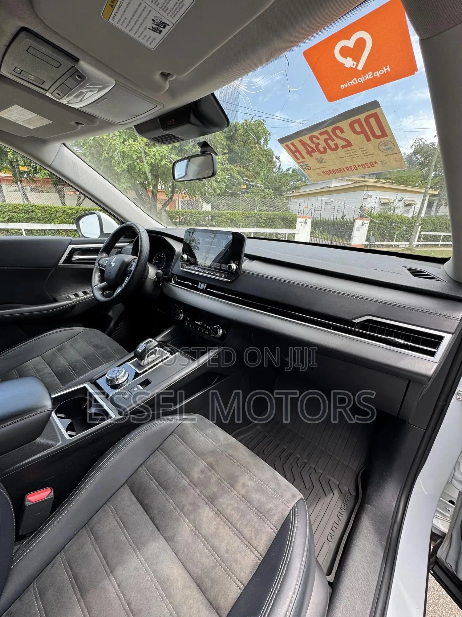 Mitsubishi Outlander SE 2024 White