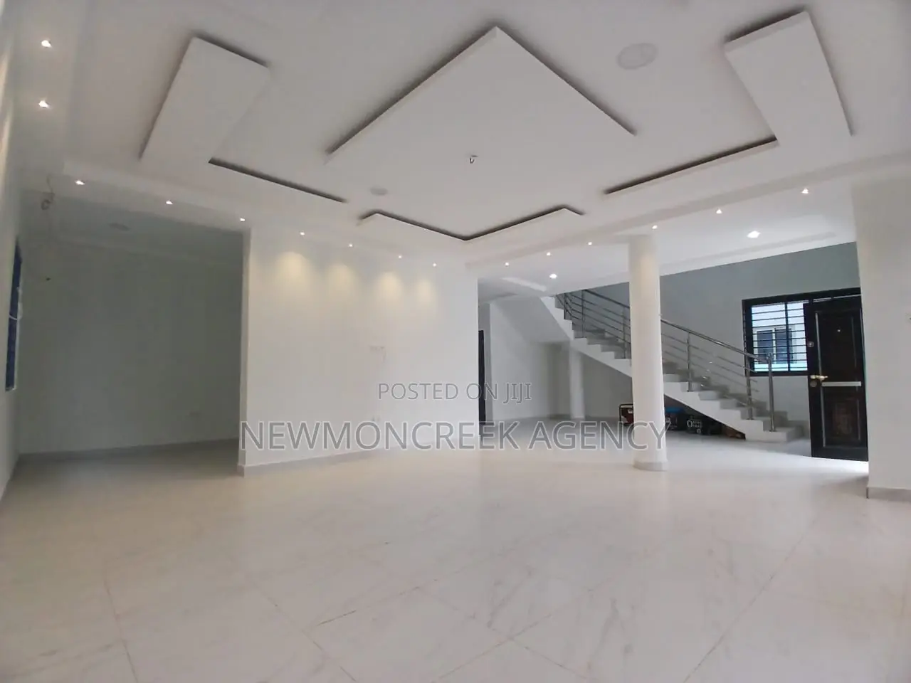 5bdrm Duplex in With Swimming Pool., Lake Side Estate for sale