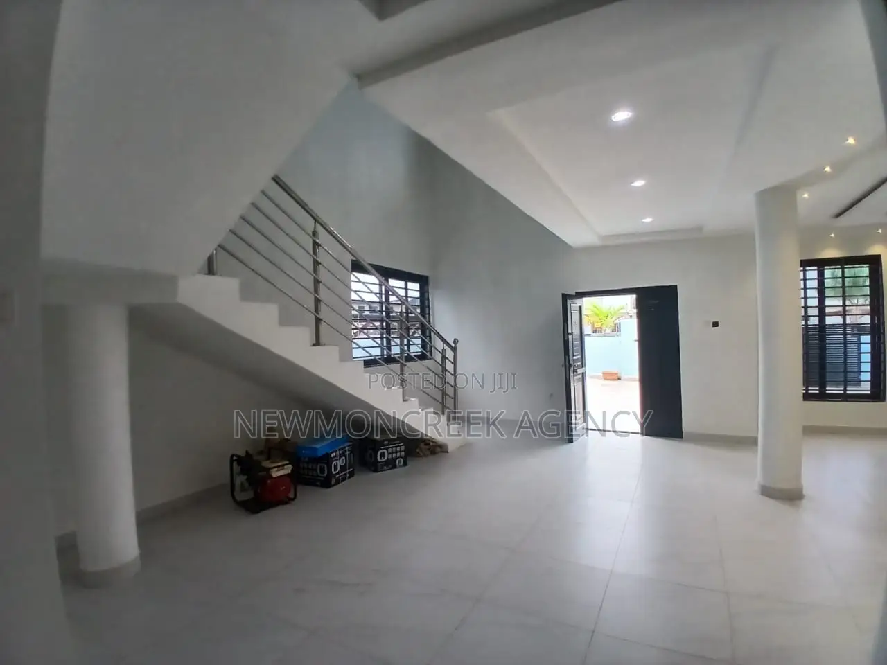 5bdrm Duplex in With Swimming Pool., Lake Side Estate for sale