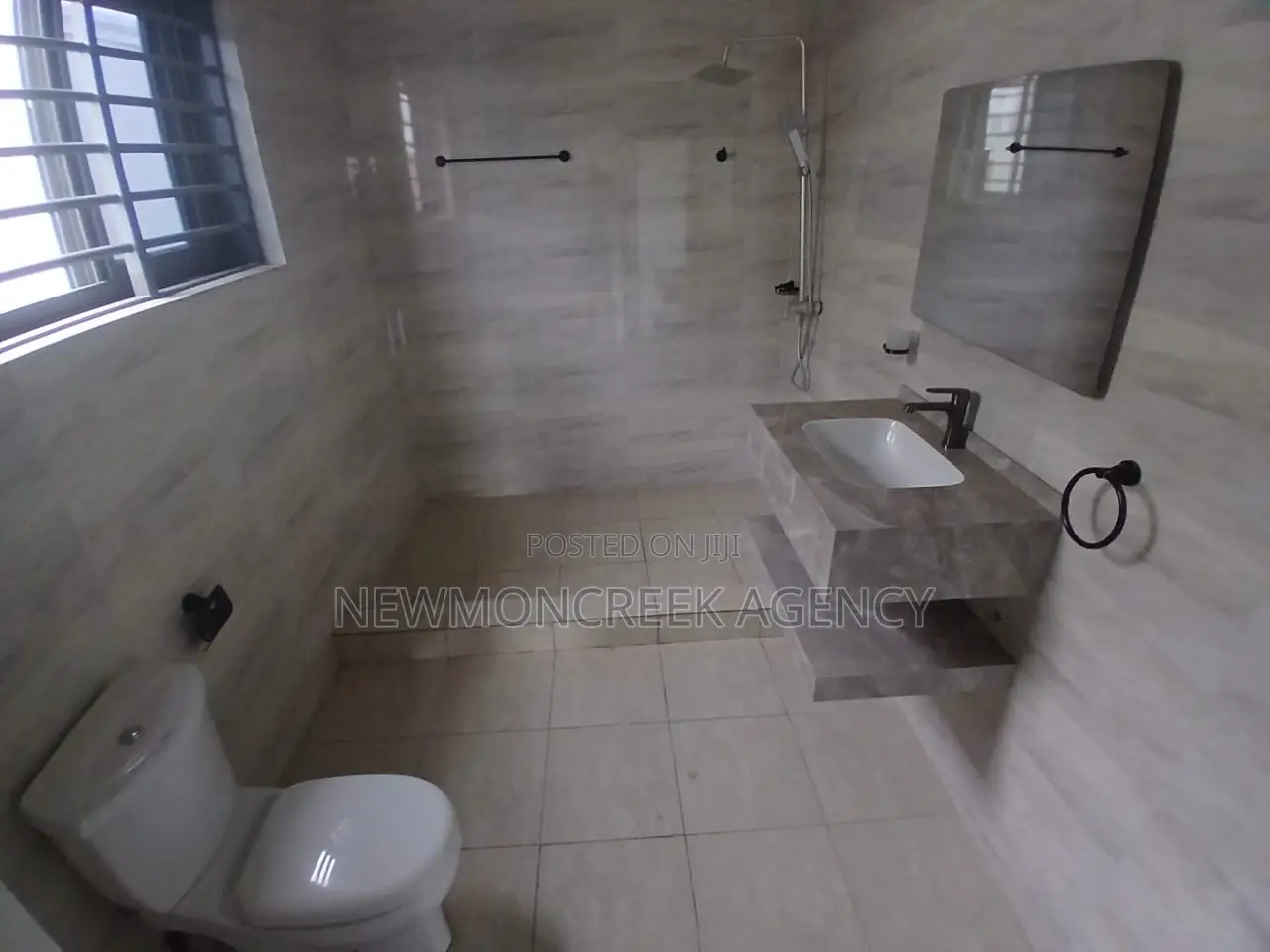 5bdrm Duplex in With Swimming Pool., Lake Side Estate for sale
