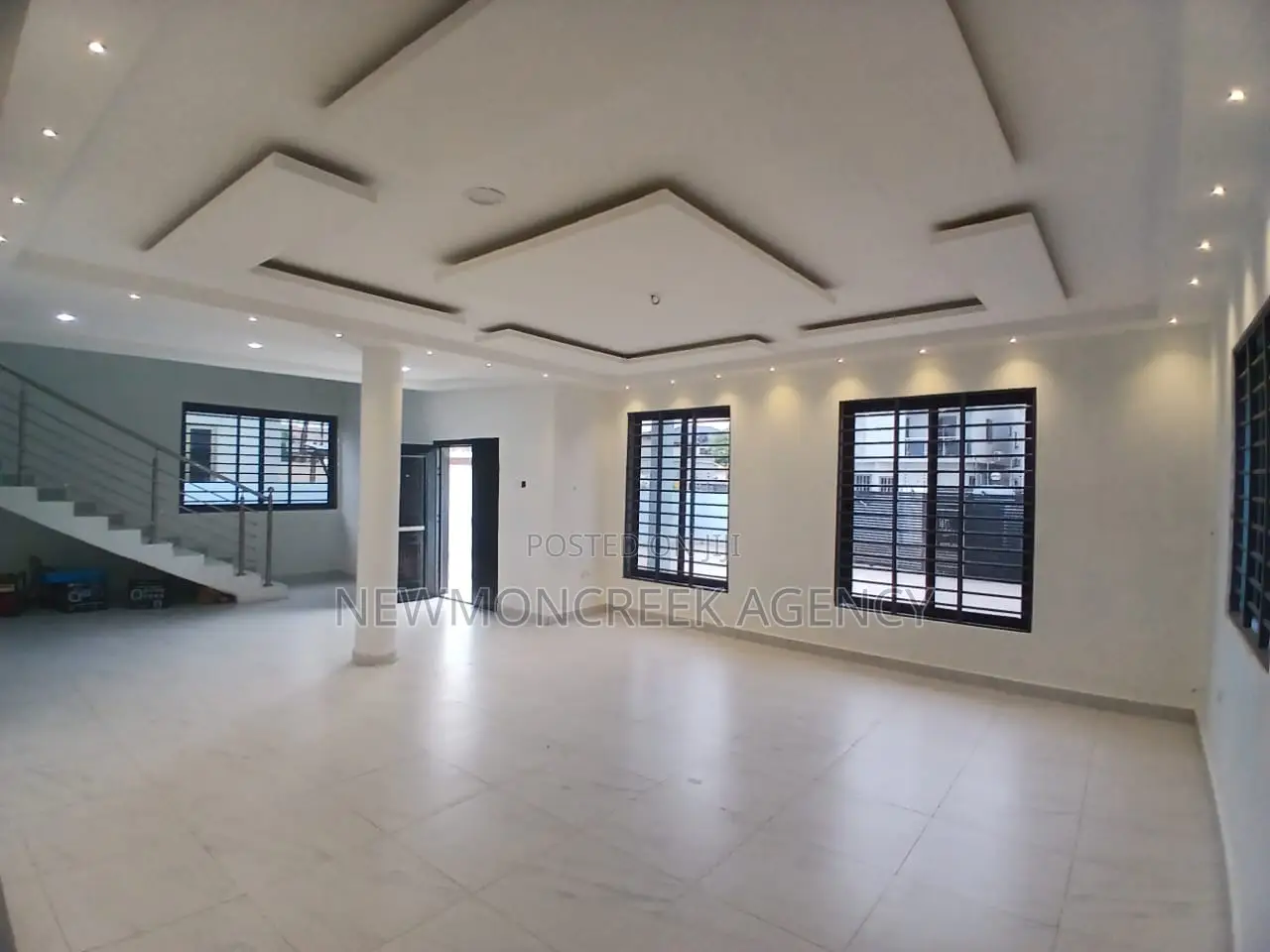 5bdrm Duplex in With Swimming Pool., Lake Side Estate for sale