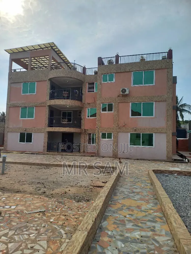 10bdrm House in Tuba To Kokrobitey, Ga South Municipal for rent