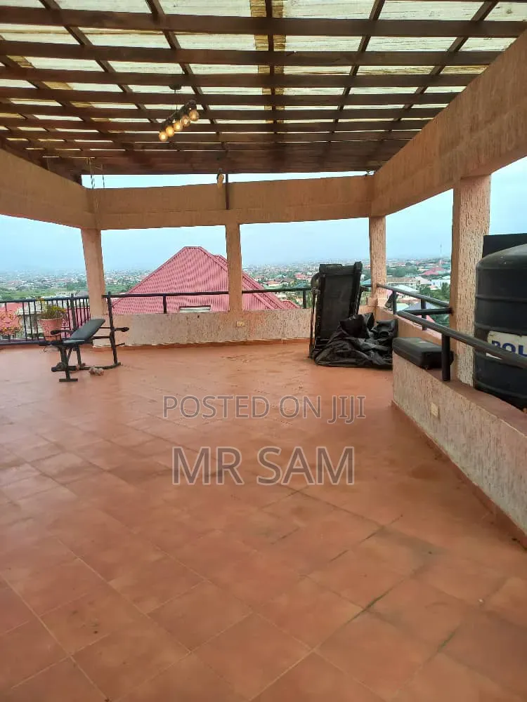 10bdrm House in Tuba To Kokrobitey, Ga South Municipal for rent