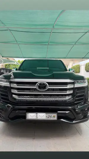Toyota Land Cruiser LC300 2025 Black