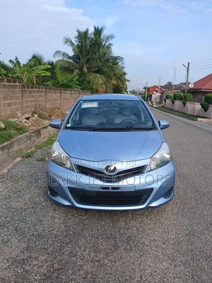 Toyota Vitz 1.3 FWD 3dr 2013 Blue