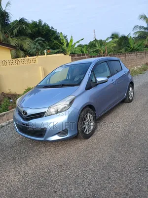 Toyota Vitz 1.3 FWD 3dr 2013 Blue