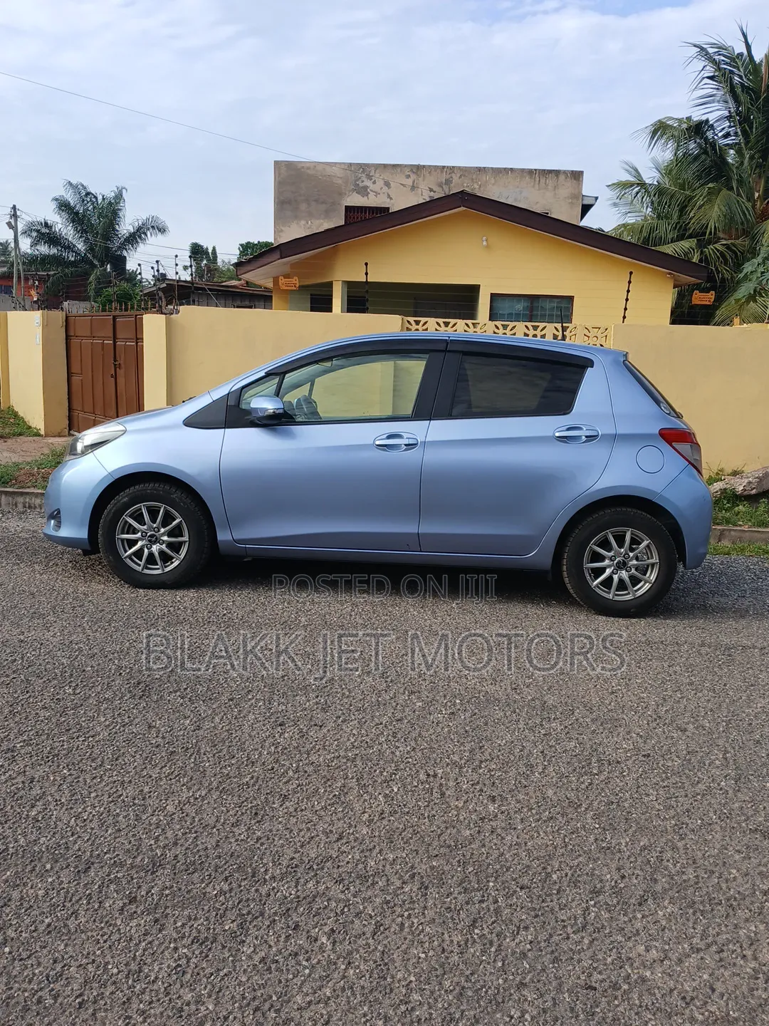 Toyota Vitz 1.3 FWD 3dr 2013 Blue