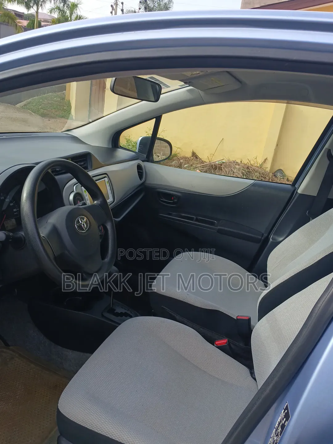 Toyota Vitz 1.3 FWD 3dr 2013 Blue