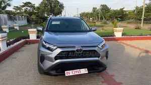 Toyota RAV4 XLE AWD 2023 Gray