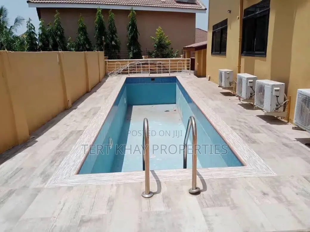 6bdrm House in East Airport, Spintex for sale