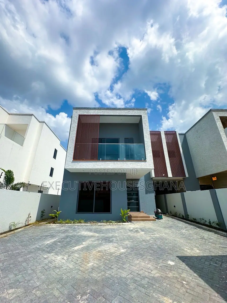 4bdrm House in Ashaley Botwe for sale