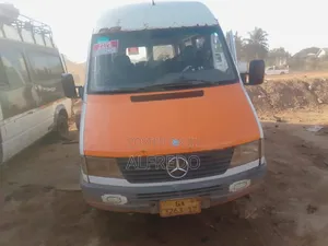 Mercedes-Benz Sprinter 2000 White