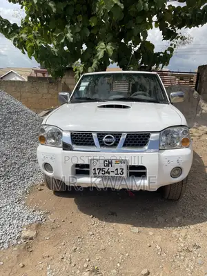 Nissan Hardbody 2014 White