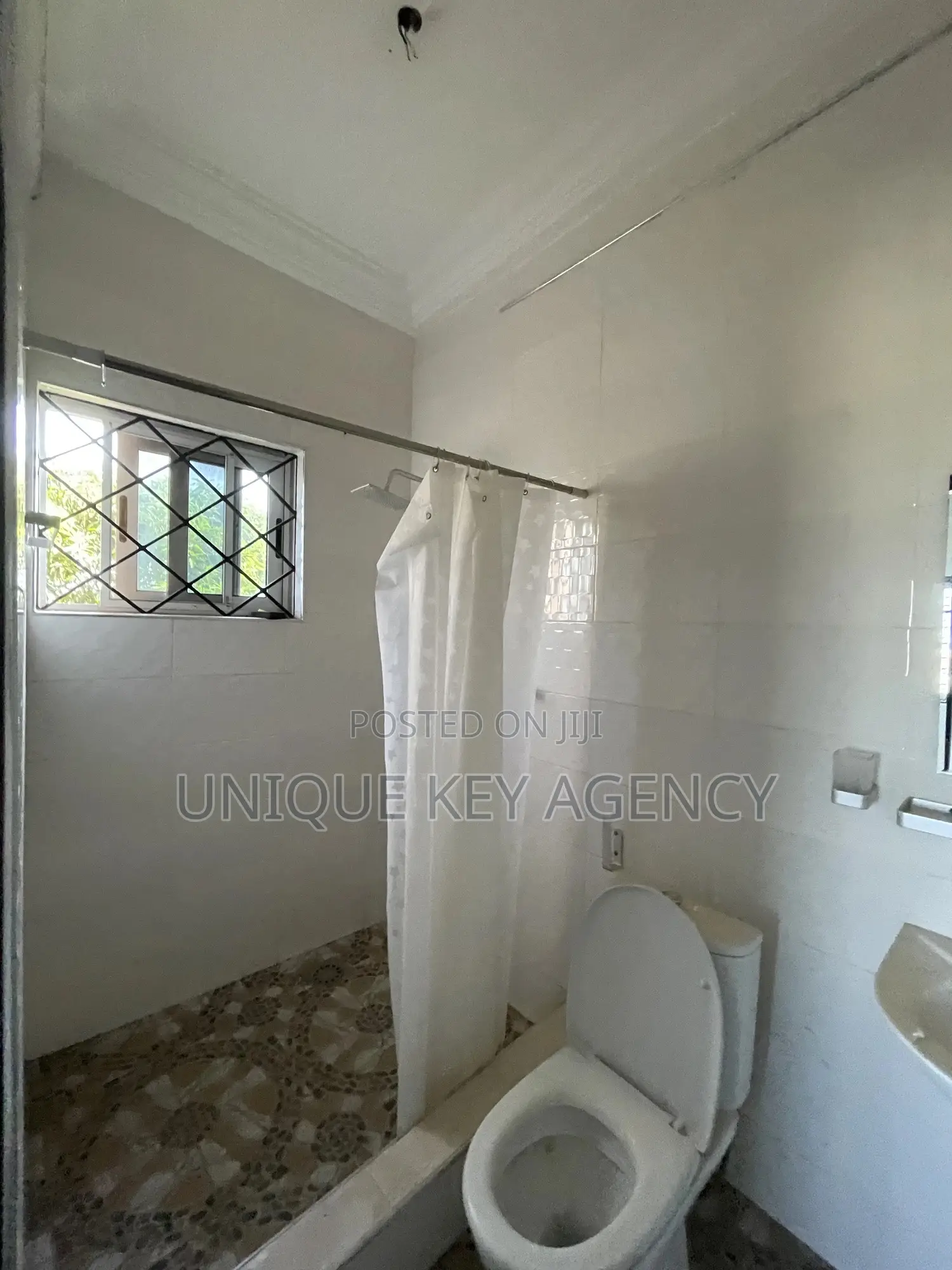 2bdrm Apartment in Unique Key Agency, West Legon for rent
