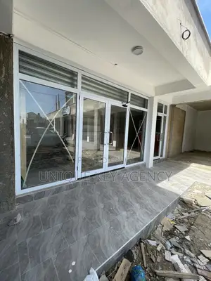 Double Shop for Rent in Circle