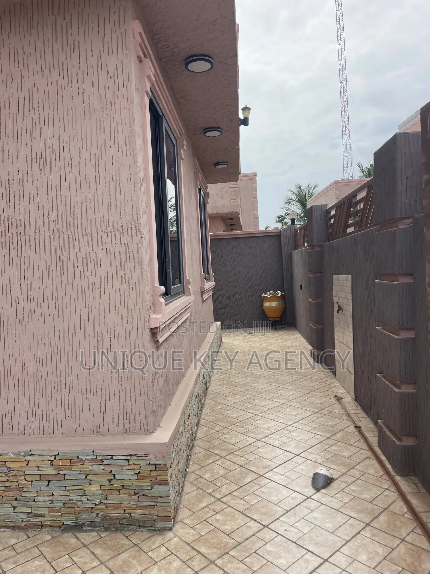 4bdrm Apartment in Unique Key Agency, Tesano for rent