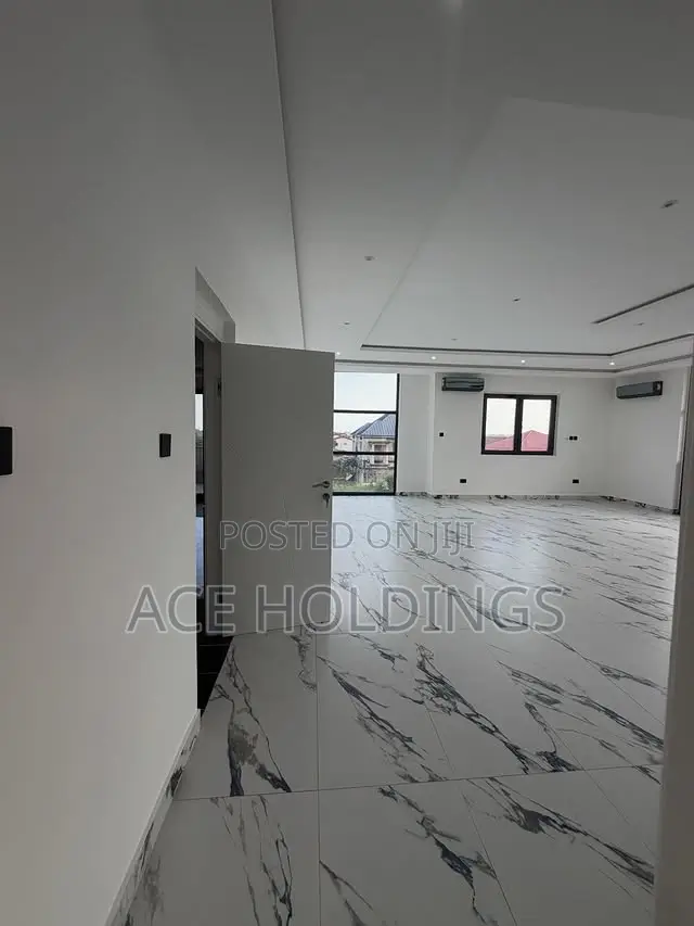 5bdrm Mansion in East Legon for sale