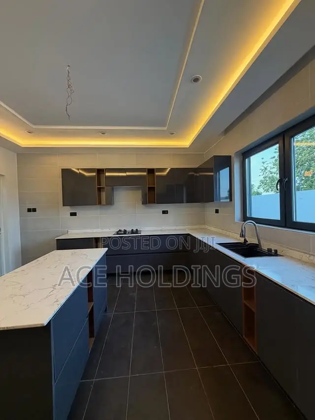 5bdrm Mansion in East Legon for sale