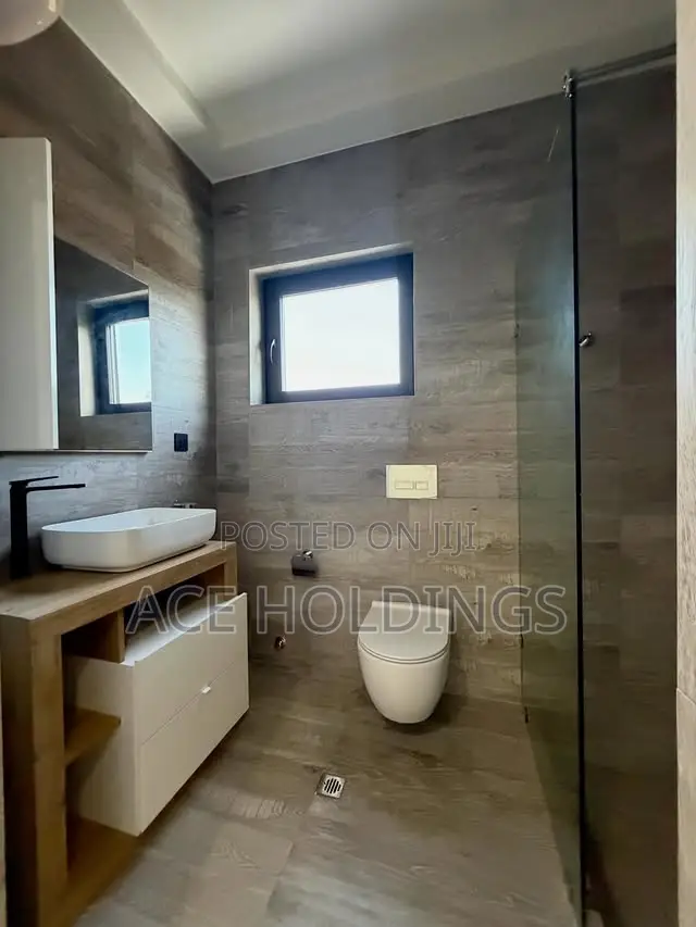 5bdrm Mansion in East Legon for sale