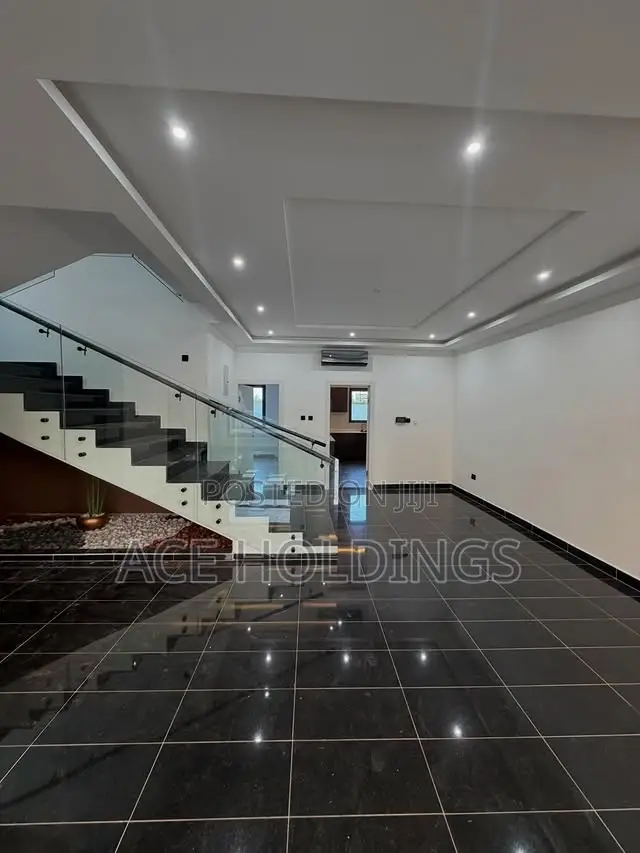 5bdrm Mansion in East Legon for sale