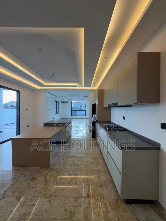 5bdrm Mansion in East Legon for sale