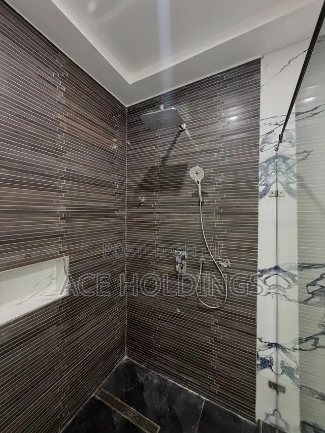5bdrm Mansion in East Legon for sale